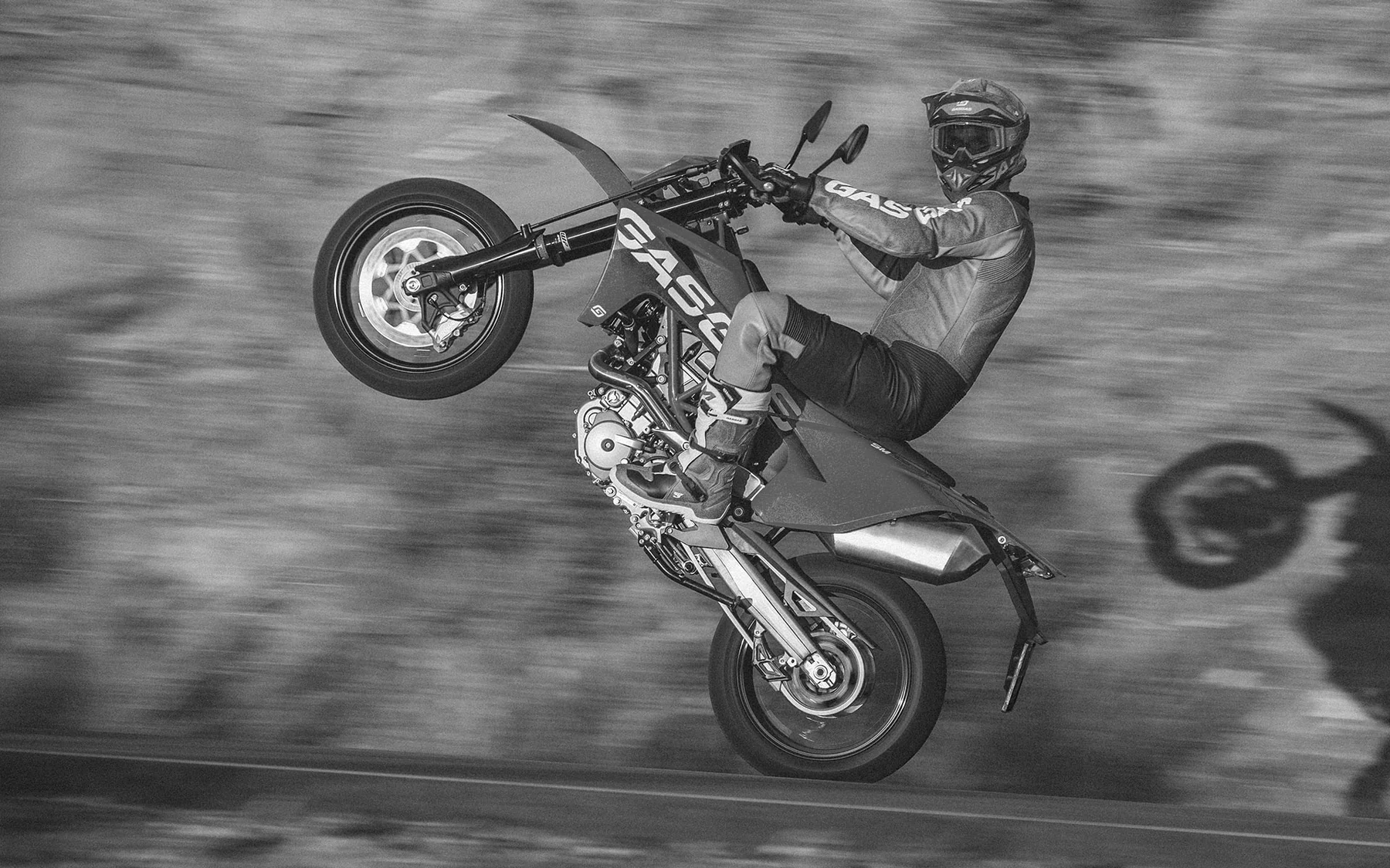 GASGAS SM 700 — fotografia oficial em utilização