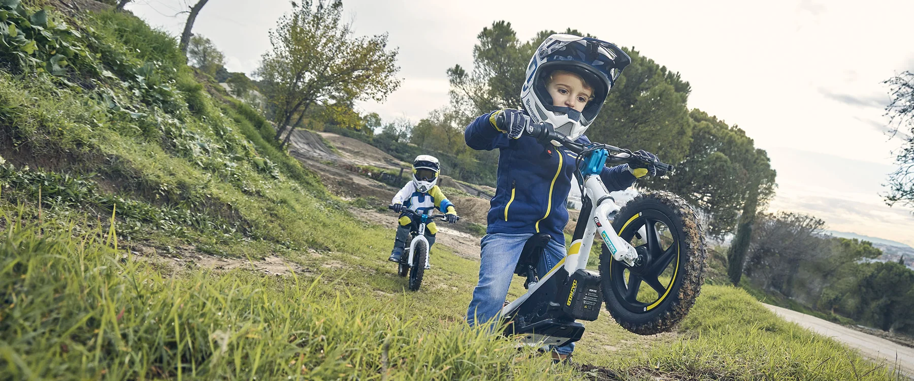 Husqvarna EE 1.12 — fotografia oficial em utilização