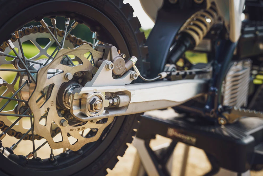 Rodas e travões — Husqvarna EE 3