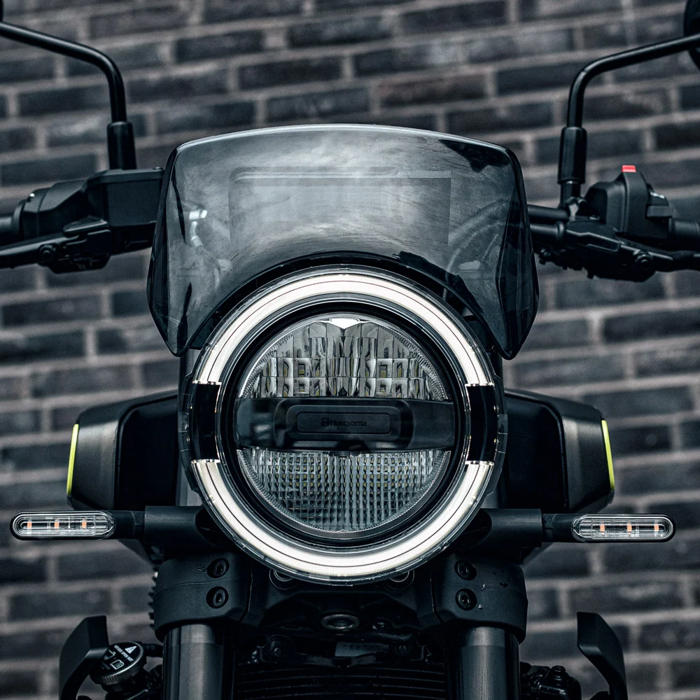 Luzes — Husqvarna Svartpilen 125