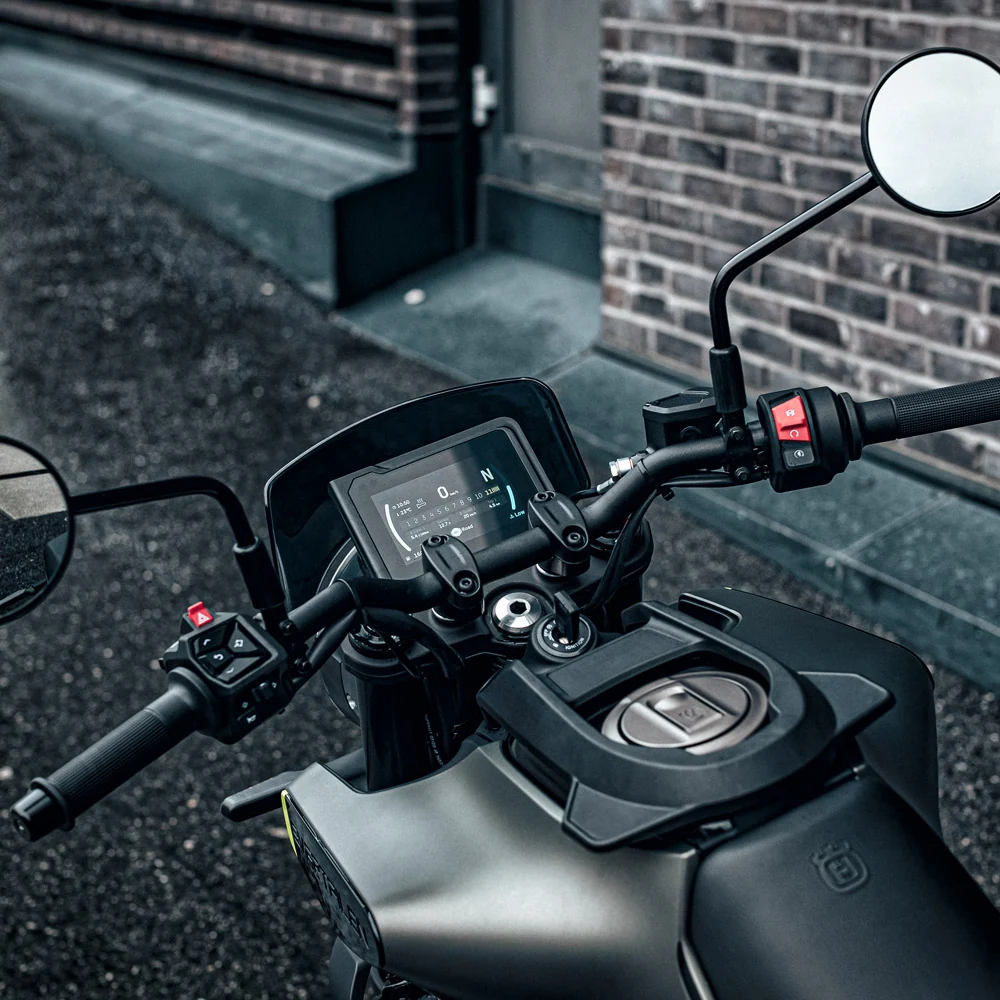 Guiador — Husqvarna Svartpilen 125