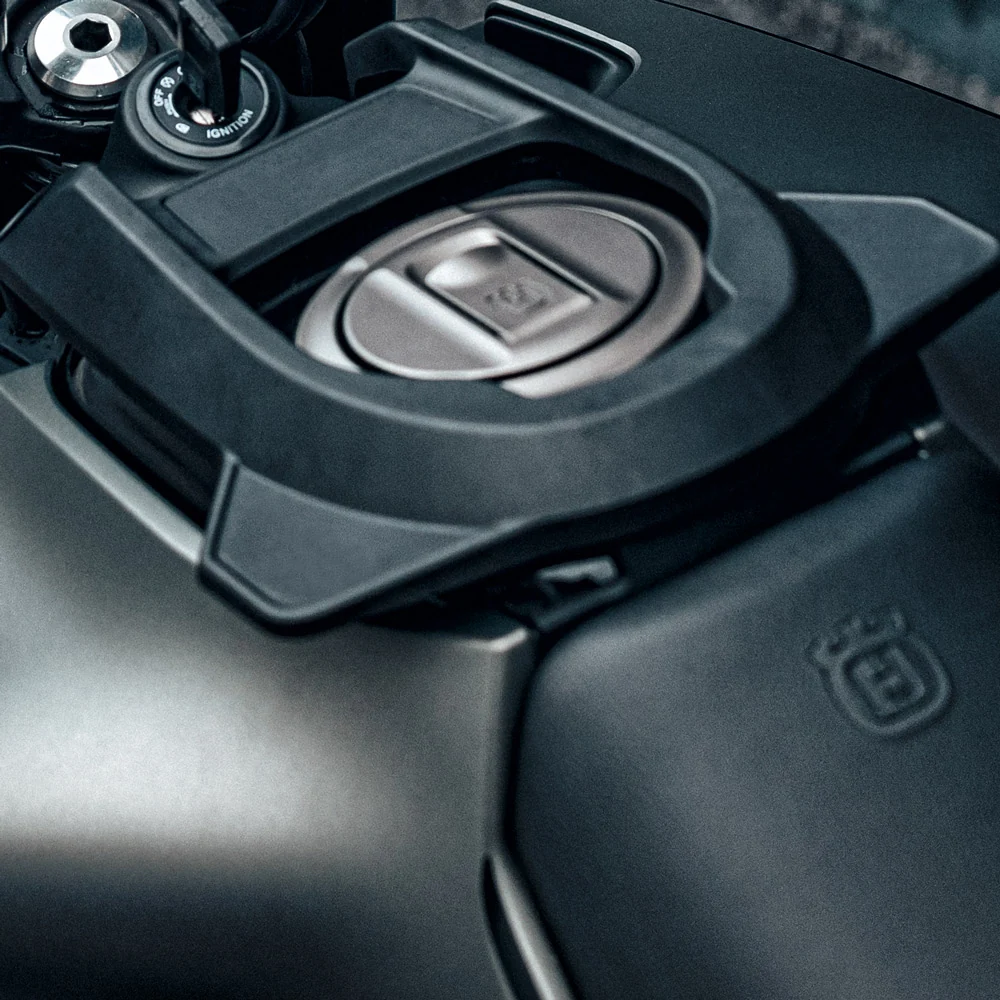 Depósito — Husqvarna Svartpilen 125