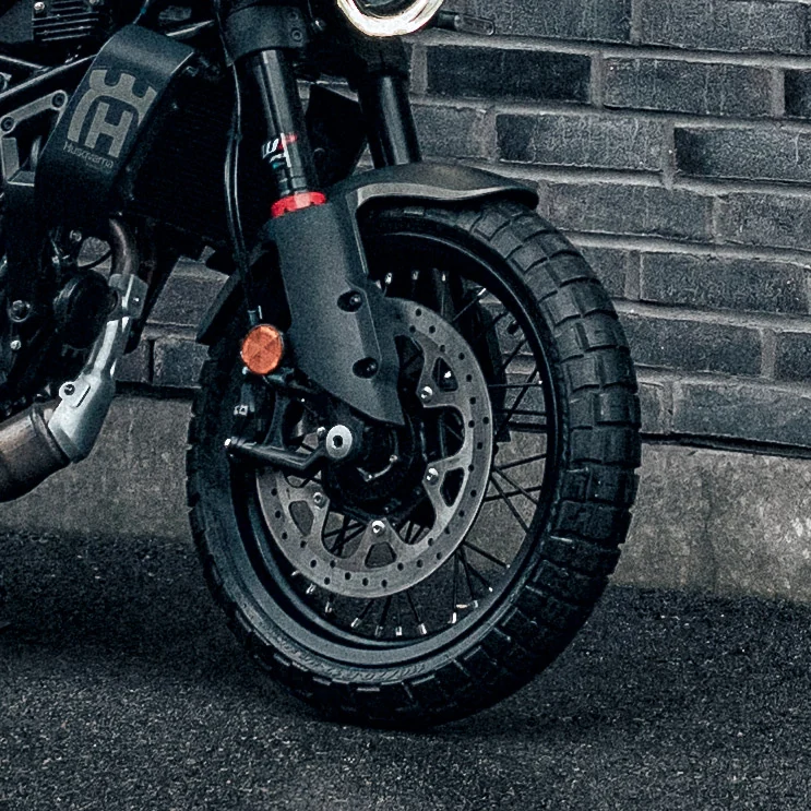 Rodas e pneus — Husqvarna Svartpilen 125