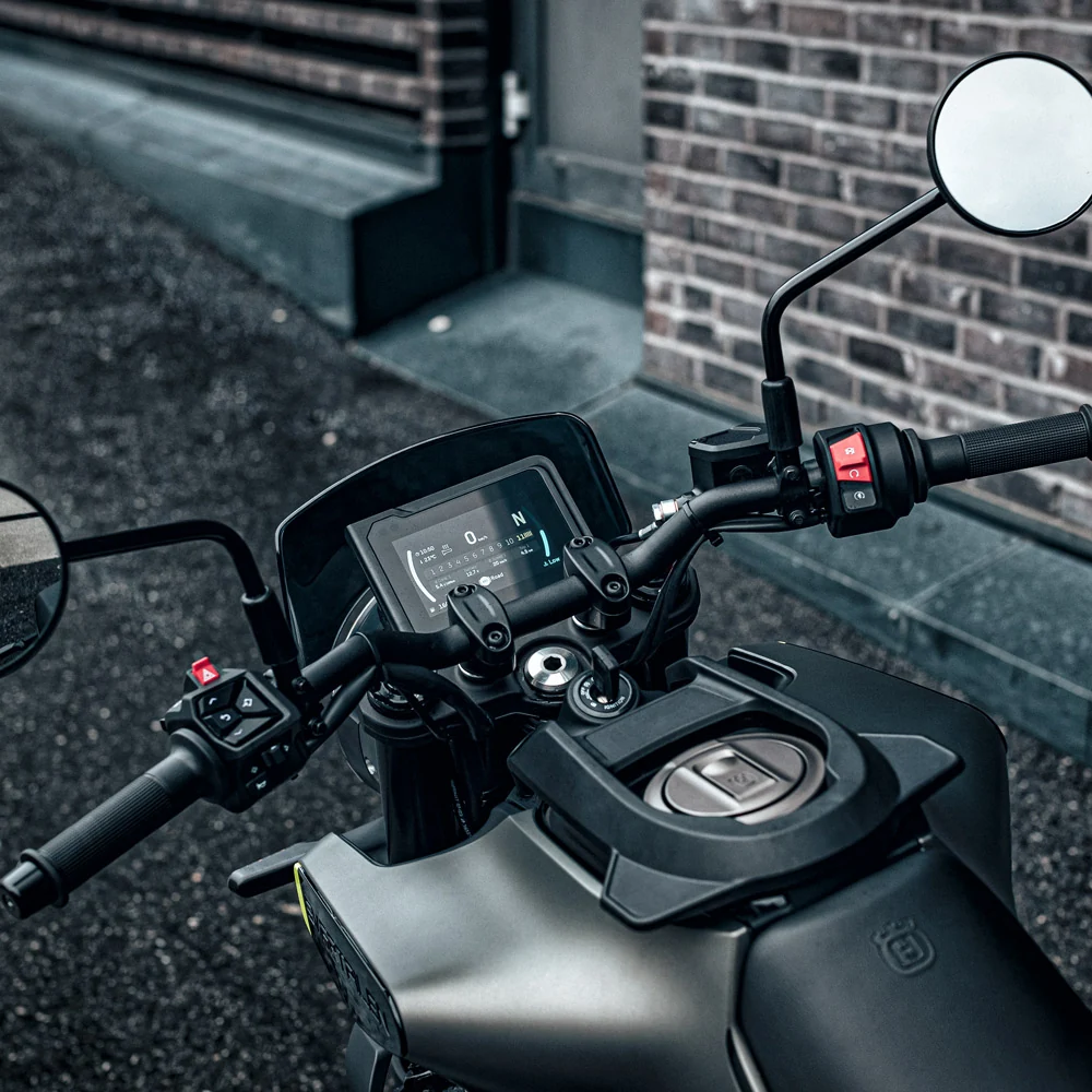 Conectividade — Husqvarna Svartpilen 125