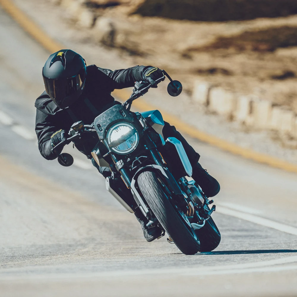 Controlo anti-wheelie — Husqvarna Svartpilen 801 L