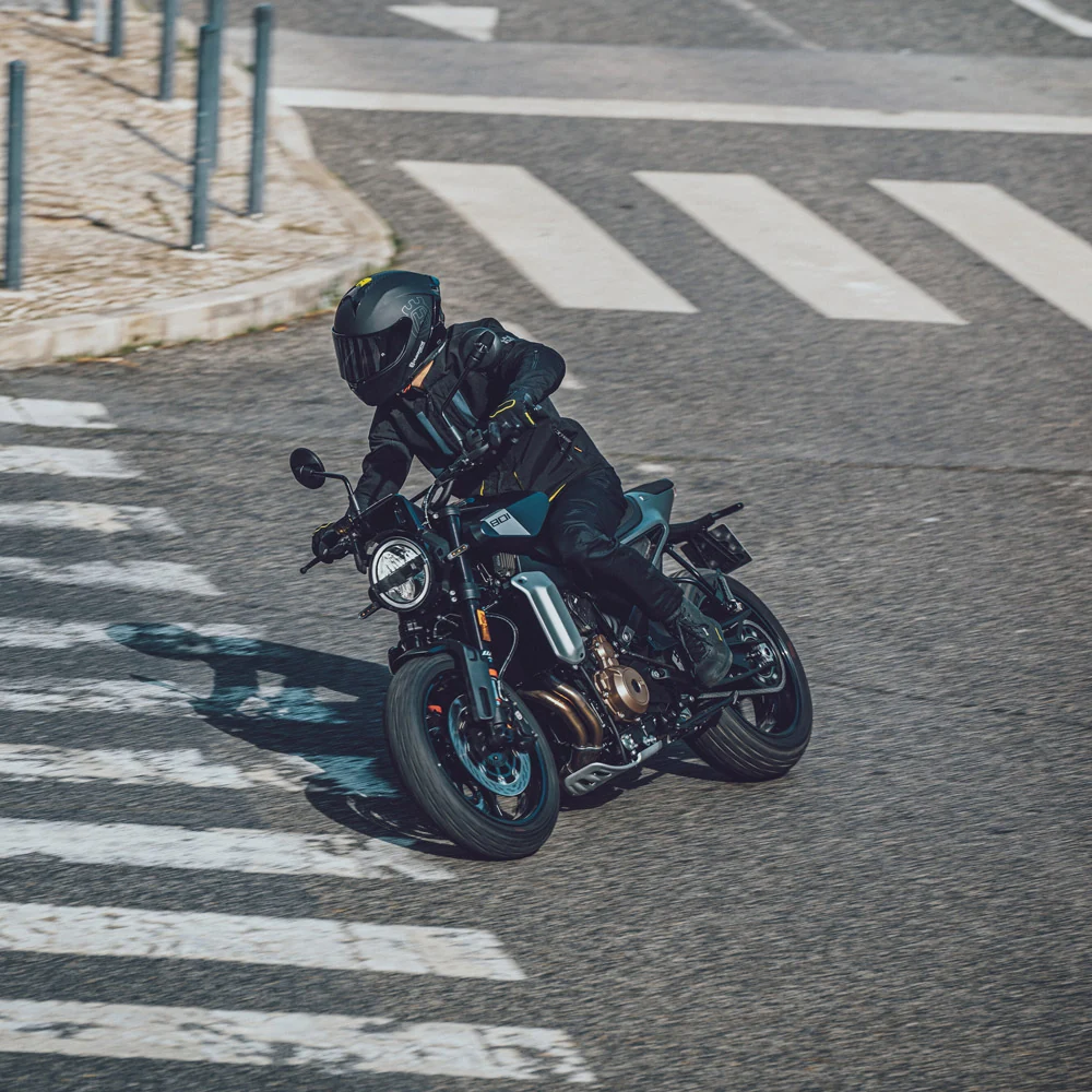 Regulação do deslizamento do motor (MSR) — Husqvarna Svartpilen 801 L