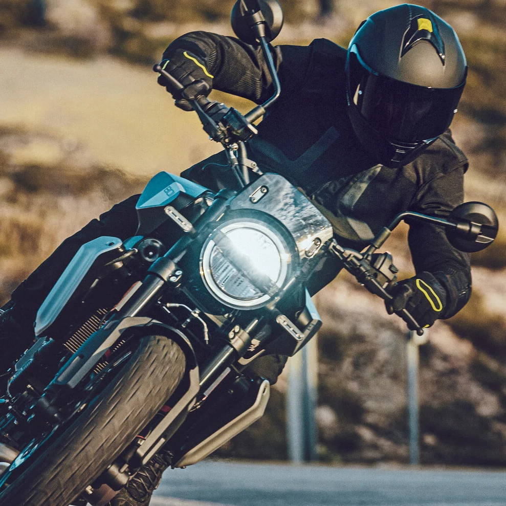 Luzes — Husqvarna Svartpilen 801