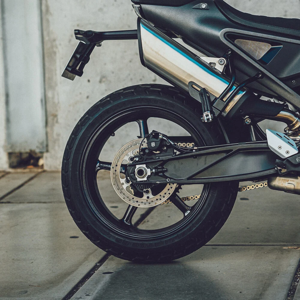 Travões — Husqvarna Svartpilen 801