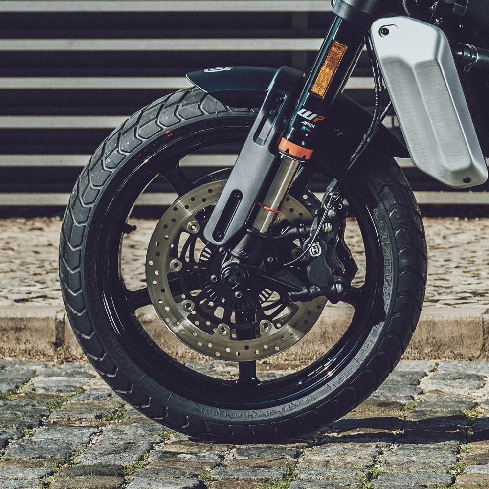 Rodas e pneus — Husqvarna Svartpilen 801