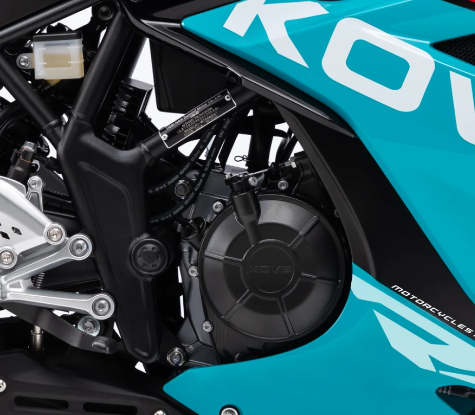 MOTOR BICILÍNDRICO COM CARÁCTER DESPORTIVO — Kove 350RR