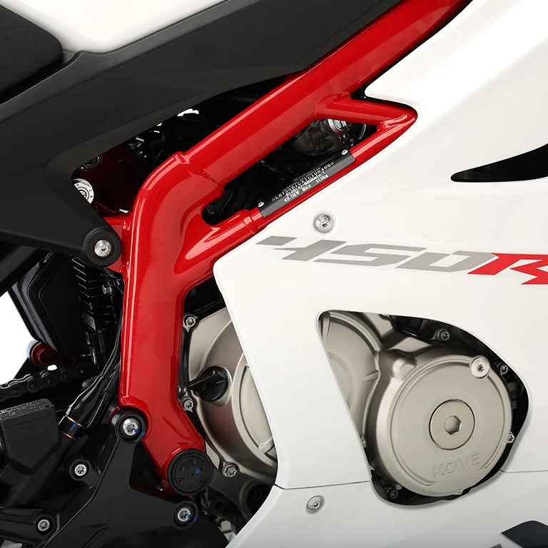 MOTOR DE 4 CILINDROS EN LINHA, DOHC, 4 TEMPOS — Kove 450RR