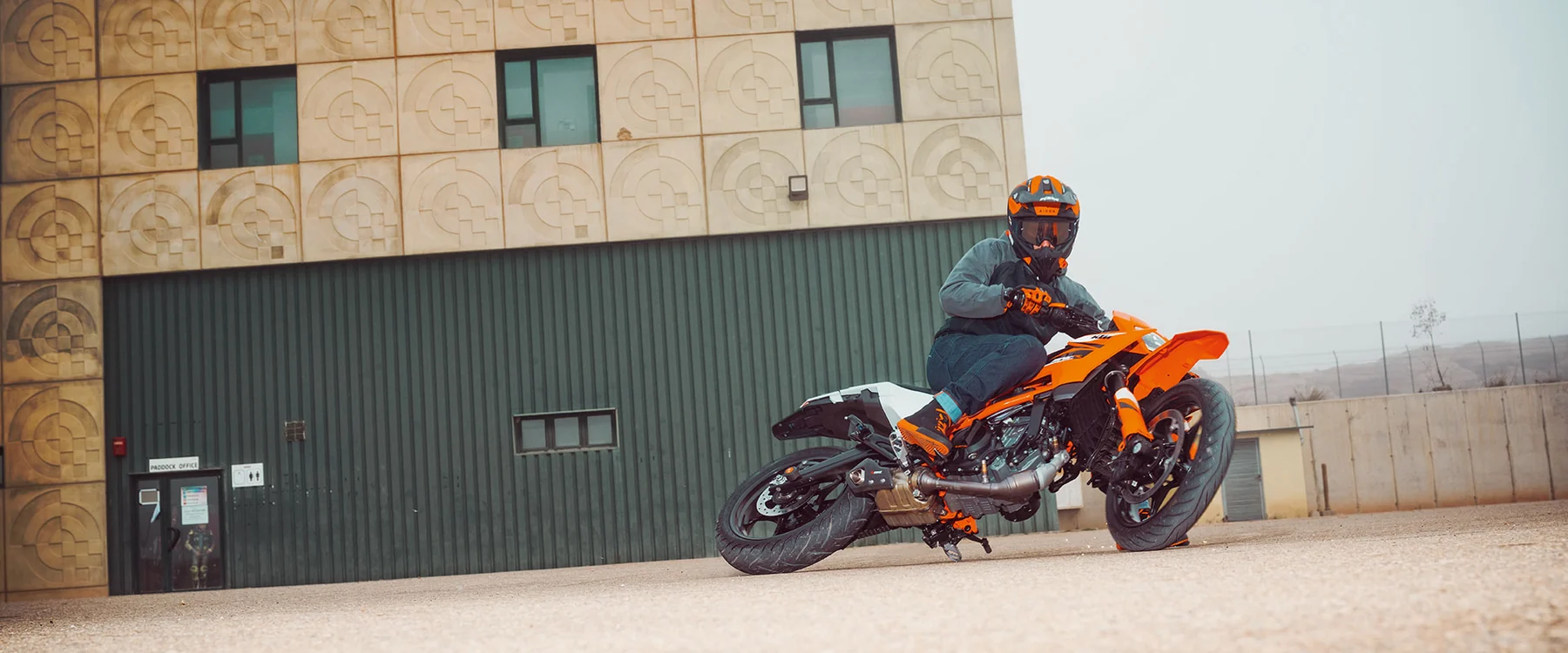 KTM 125 SMC R — fotografia oficial em utilização