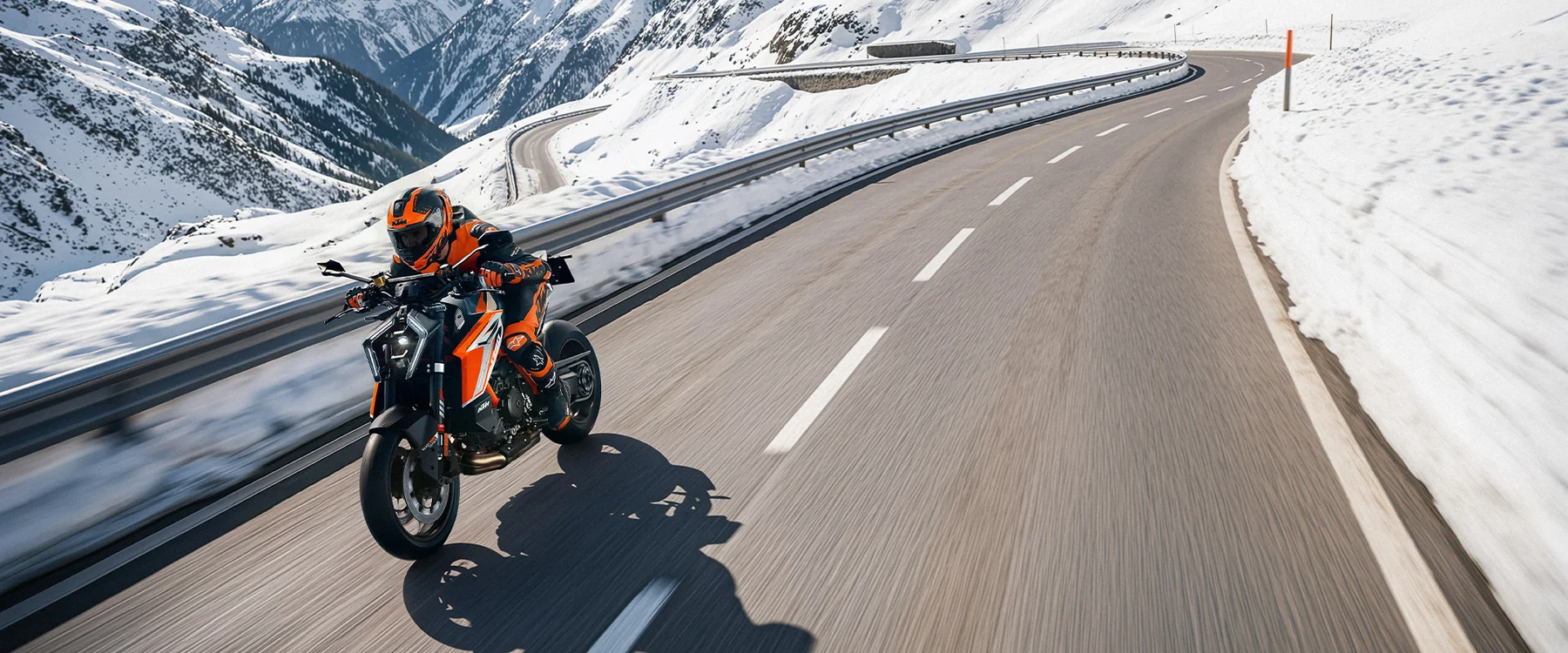 KTM 1390 Super Duke RR — fotografia oficial em utilização