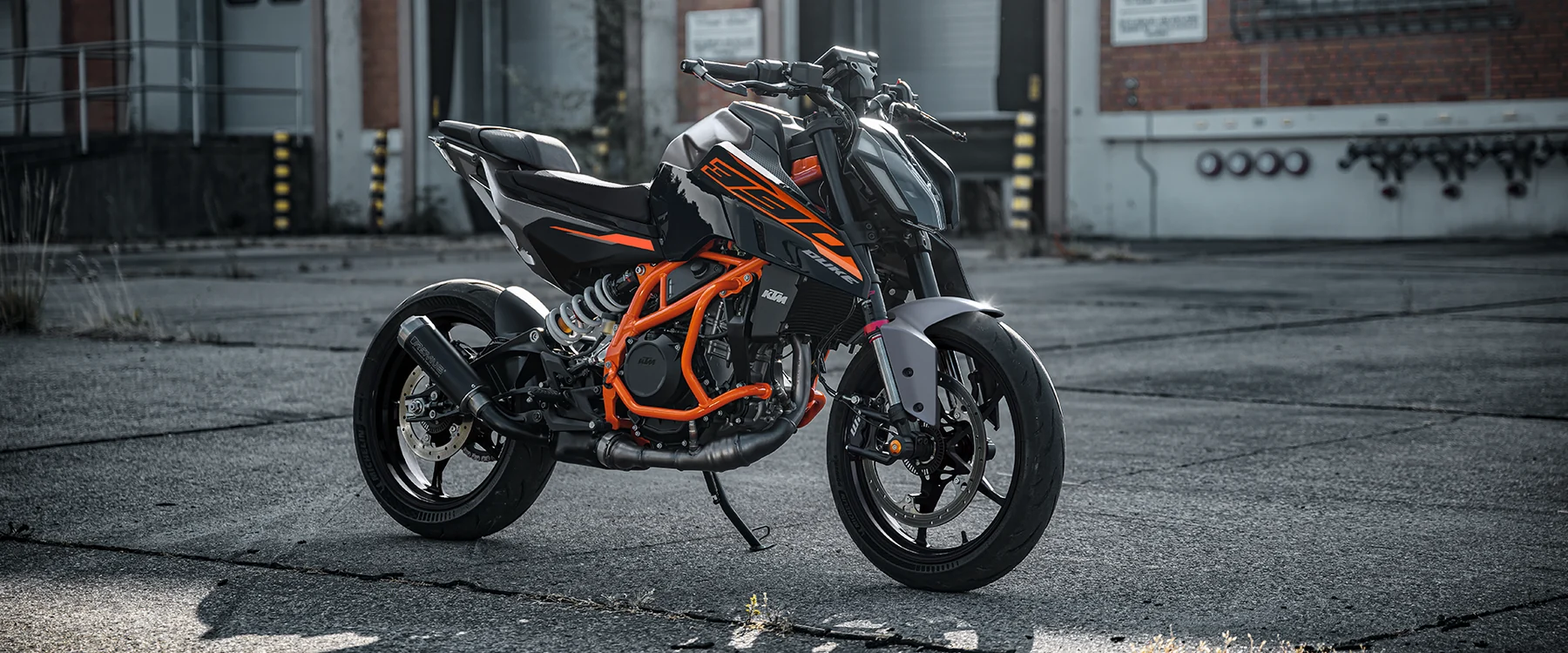 KTM 390 Duke — fotografia oficial em utilização