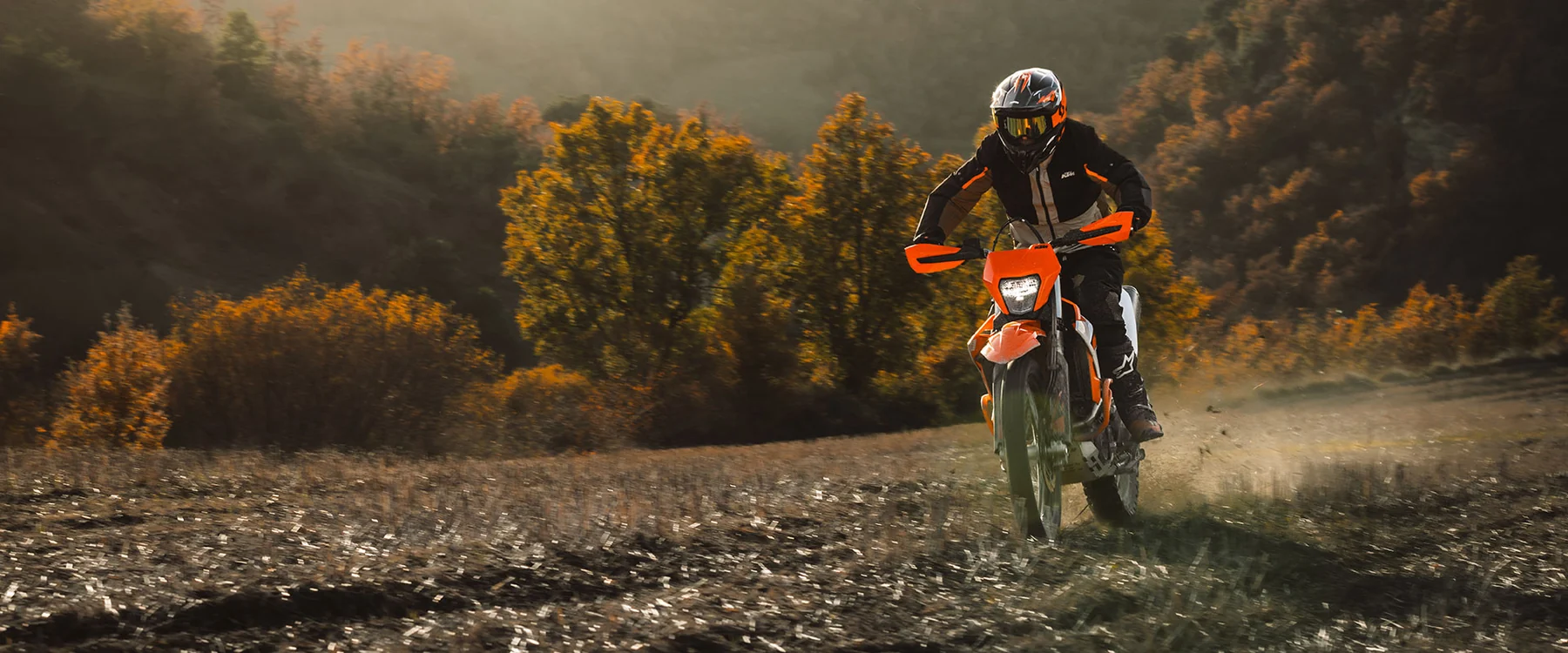KTM 690 Enduro R — fotografia oficial em utilização