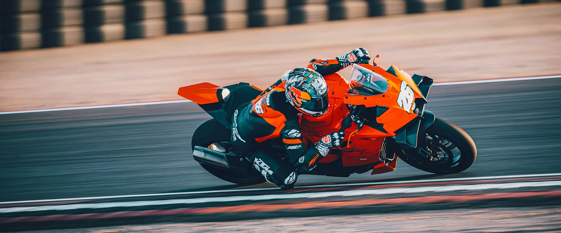 KTM 990 RC R — fotografia oficial em utilização