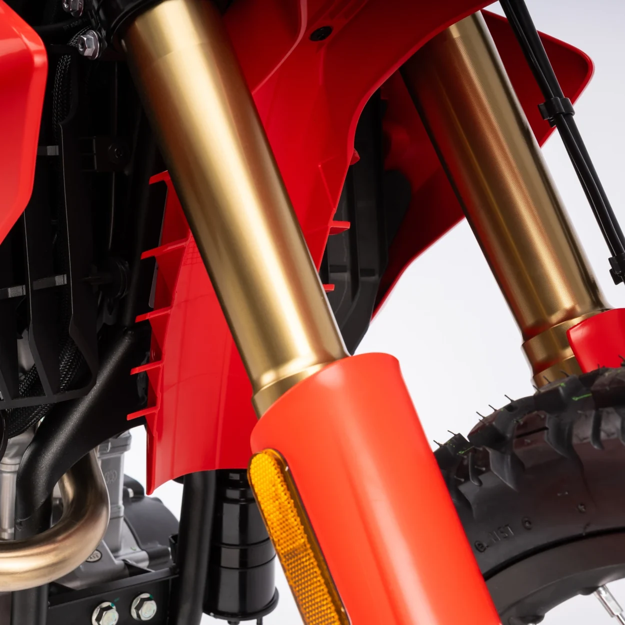 SUSPENSÃO DIANTEIRA E TRASEIRA — QJMotor COV 125X
