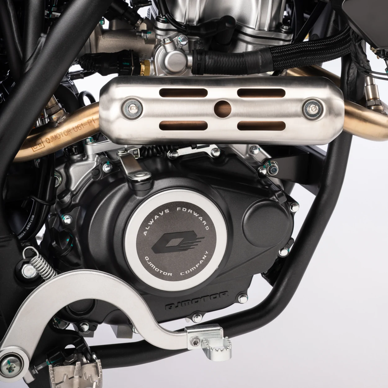 MOTOR MONOCILÍNDRICO 125CC, 15 CV, 4T SOHC — QJMotor COV 125