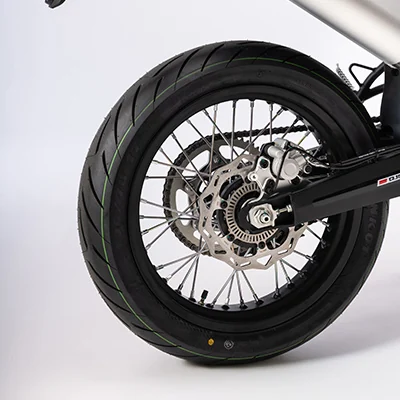 PNEUS: ADERÊNCIA E ESTABILIDADE — QJMotor COV 125