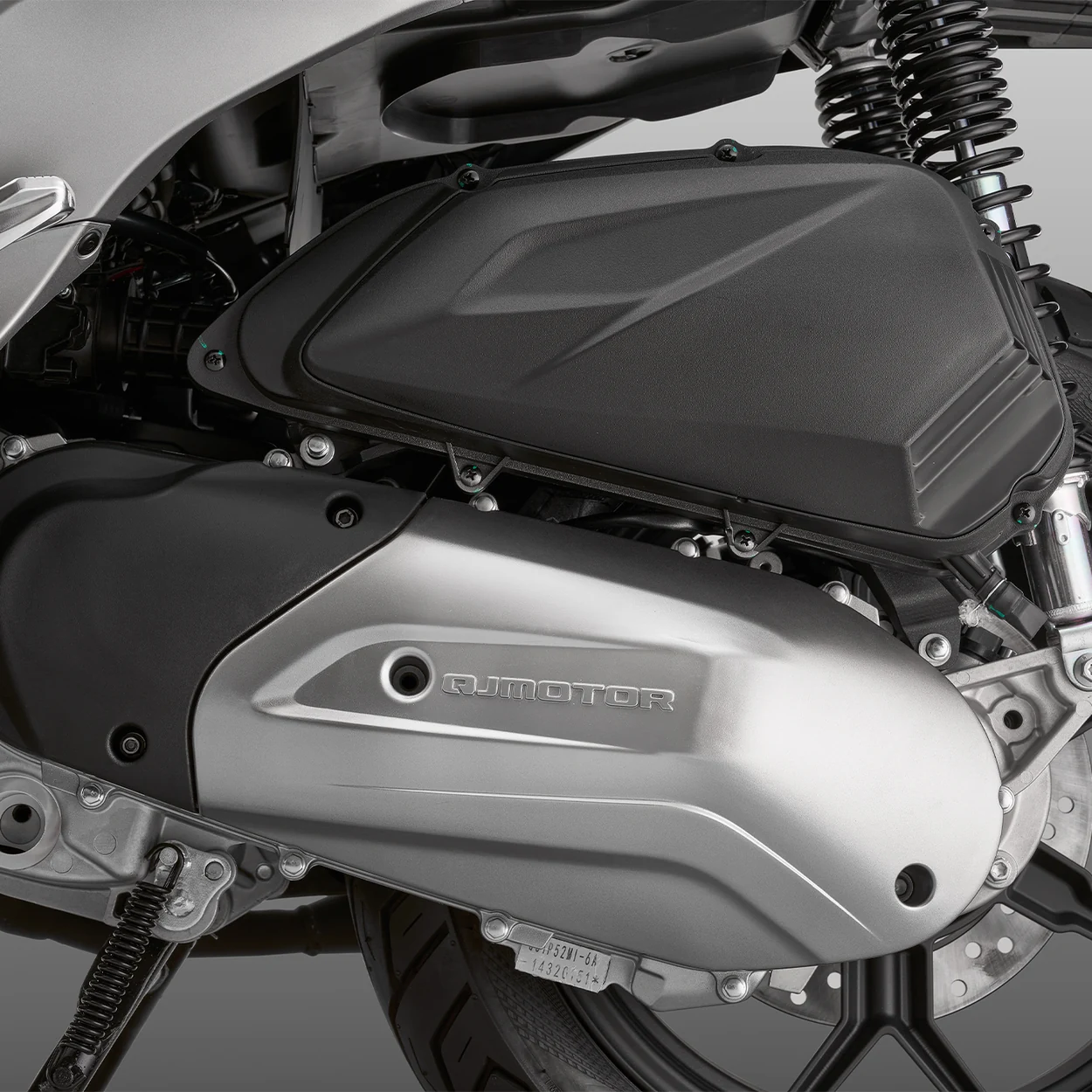 MOTOR MONOCILÍNDRICO DE 4 VÁLVULAS — QJMotor FORT 125N
