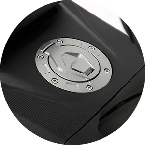 DEPÓSITO DE GÁS 14L E FÁCIL ACESSO — QJMotor FORT 4.0