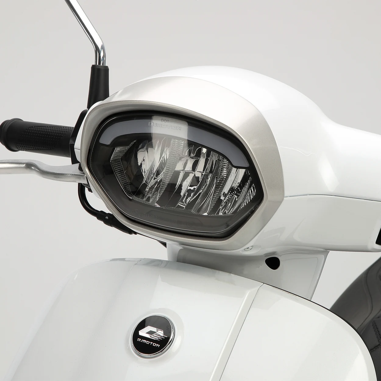 ILUMINAÇÃO COMPLETA EM LED — QJMotor LTR 125