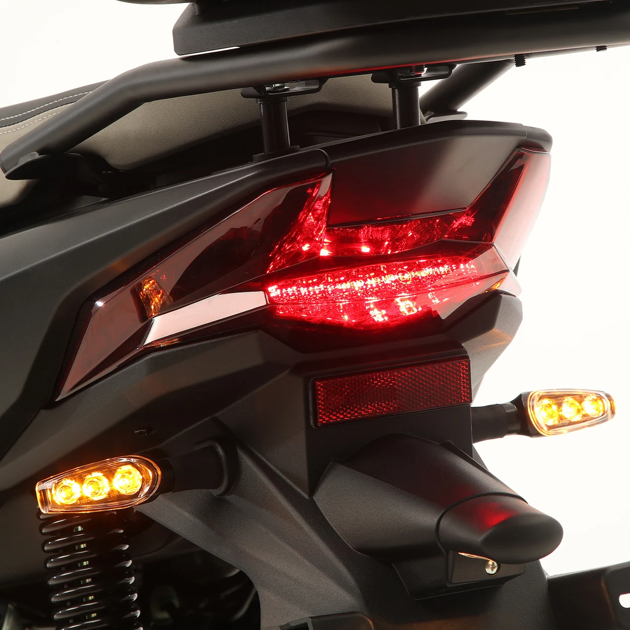 ILUMINAÇÃO FULL LED — QJMotor LTS 50S