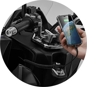 TOMADA DE CARREGAMENTO USB E USB-C — QJMotor MTX 125