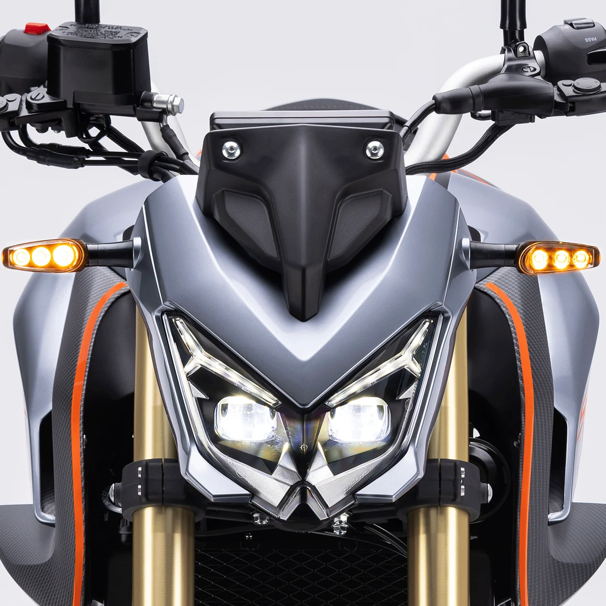 ILUMINAÇÃO COMPLETA EM LED — QJMotor SRK 125 S