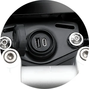 TOMADA DE CARREGAMENTO USB — QJMotor SRK 125 S
