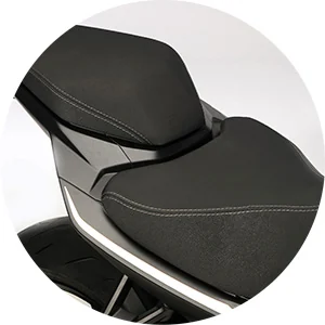 ASSENTO ERGONÓMICO DE ALTA QUALIDADE — QJMotor SRK 600 41 kW