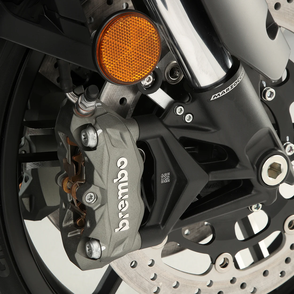 SISTEMA DE TRAVAGEM BREMBO — QJMotor SRT 600SX 35 kW