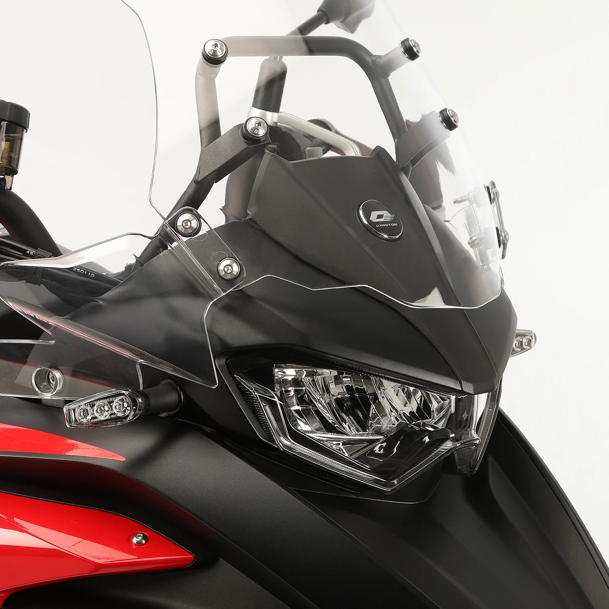 ILUMINAÇÃO COMPLETA EM LED — QJMotor SRT 700X 54 kW