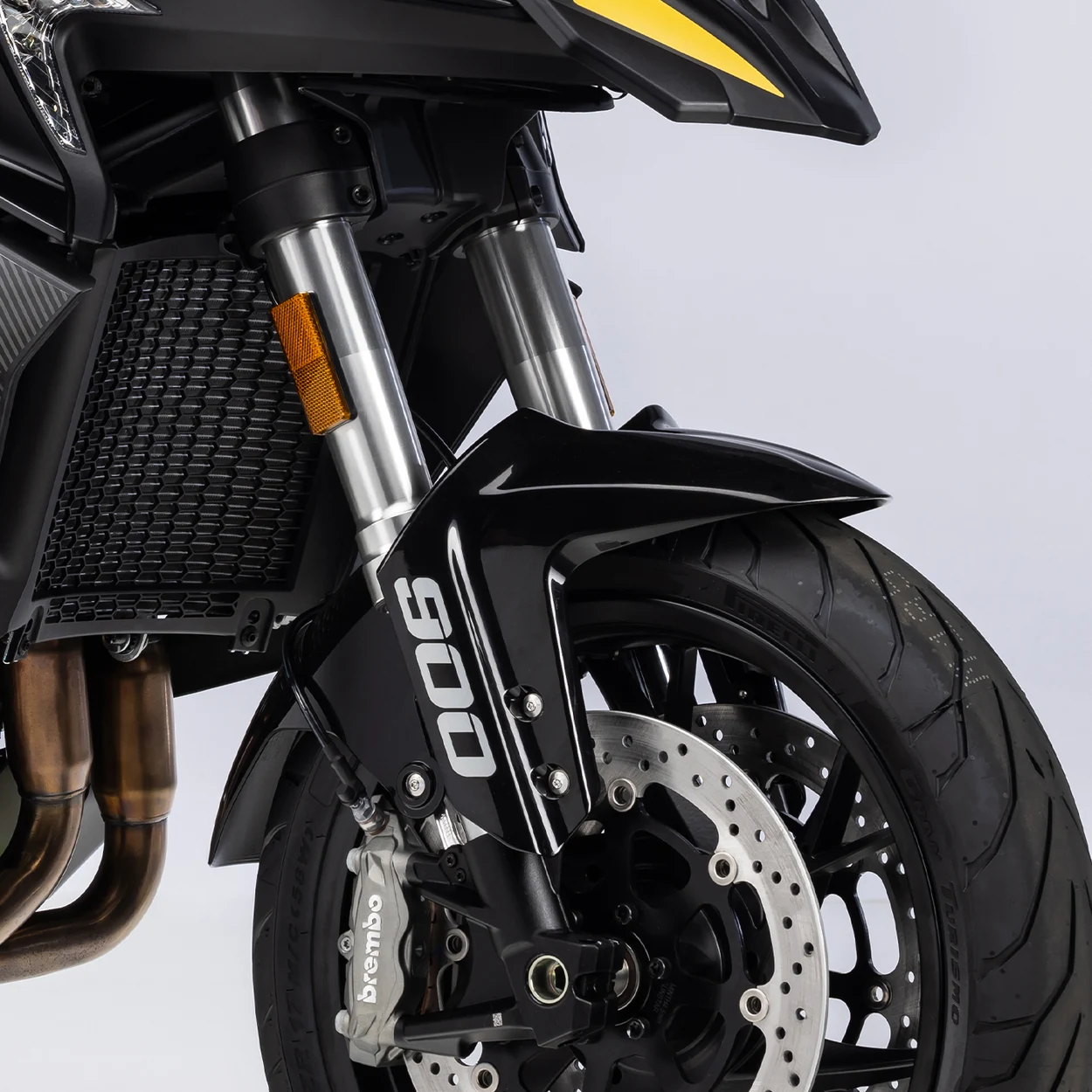 SUSPENSÕES DE MARZOCCHI — QJMotor SRT 900S ON ROAD 70 kW