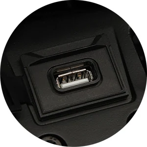 TOMADA DE CARREGAMENTO USB — QJMotor SRT 900S ON ROAD 70 kW