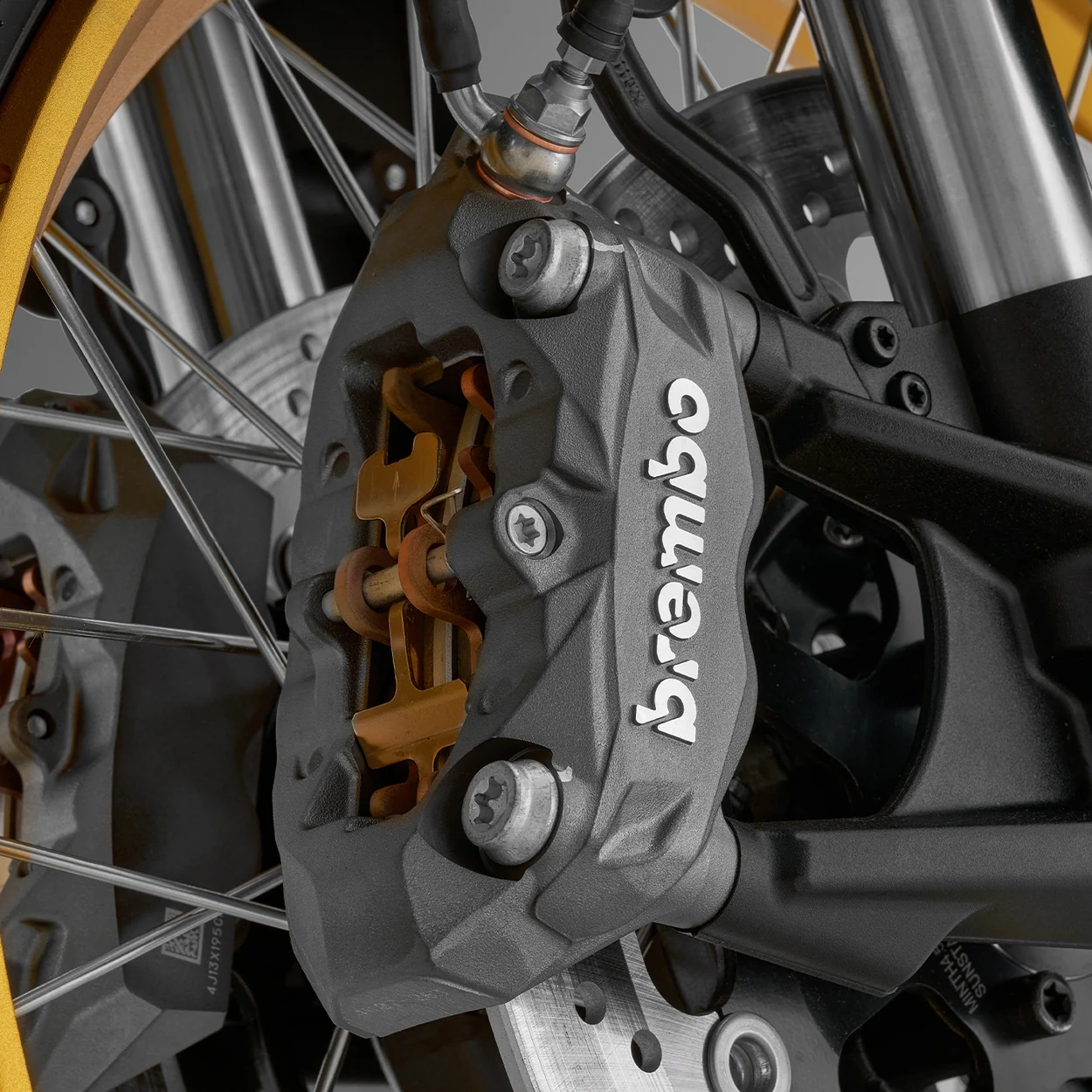 TRAVÕES BREMBO COM ABS E TCS DESCONECTÁVEIS — QJMotor SRT 900SX 35 kW