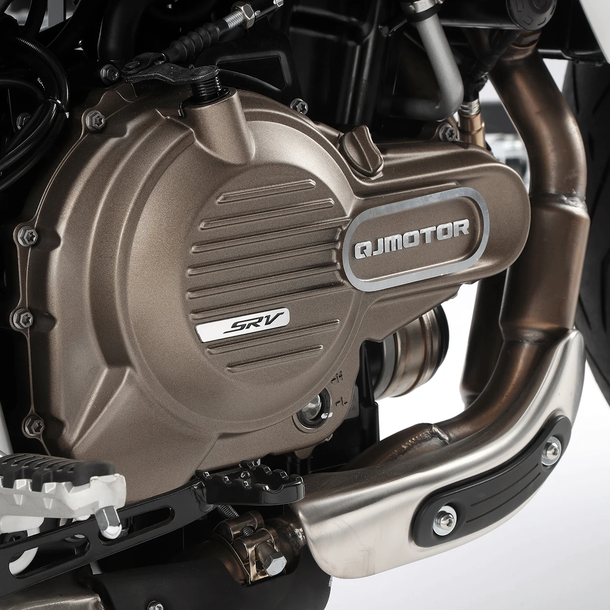 MOTOR BICILÍNDRICO 554 CC DE 8 VÁLVULAS — QJMotor SRV 550