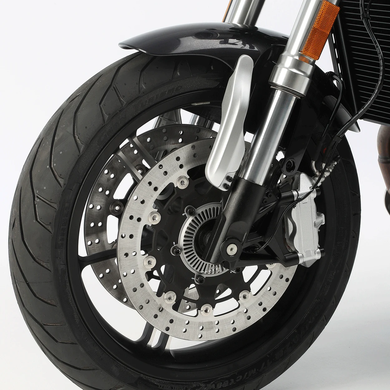 SUSPENSÕES COM FORQUILHA INVERTIDA — QJMotor SRV 550