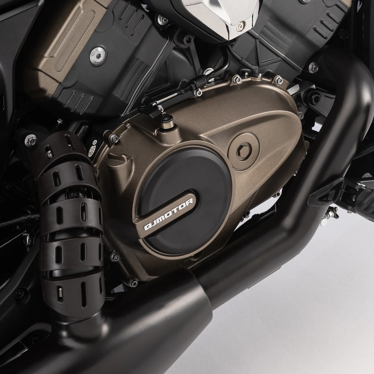 MOTOR 4 CILINDROS EM VA 90º, DOHC — QJMotor SRV 600V