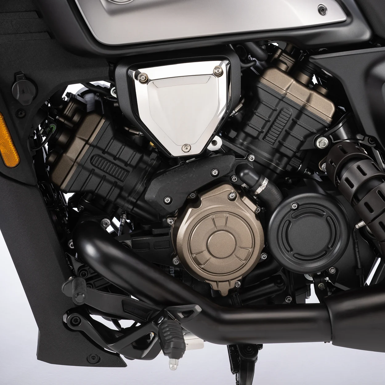 TRANSMISSÃO POR CORREIA — QJMotor SRV 600V