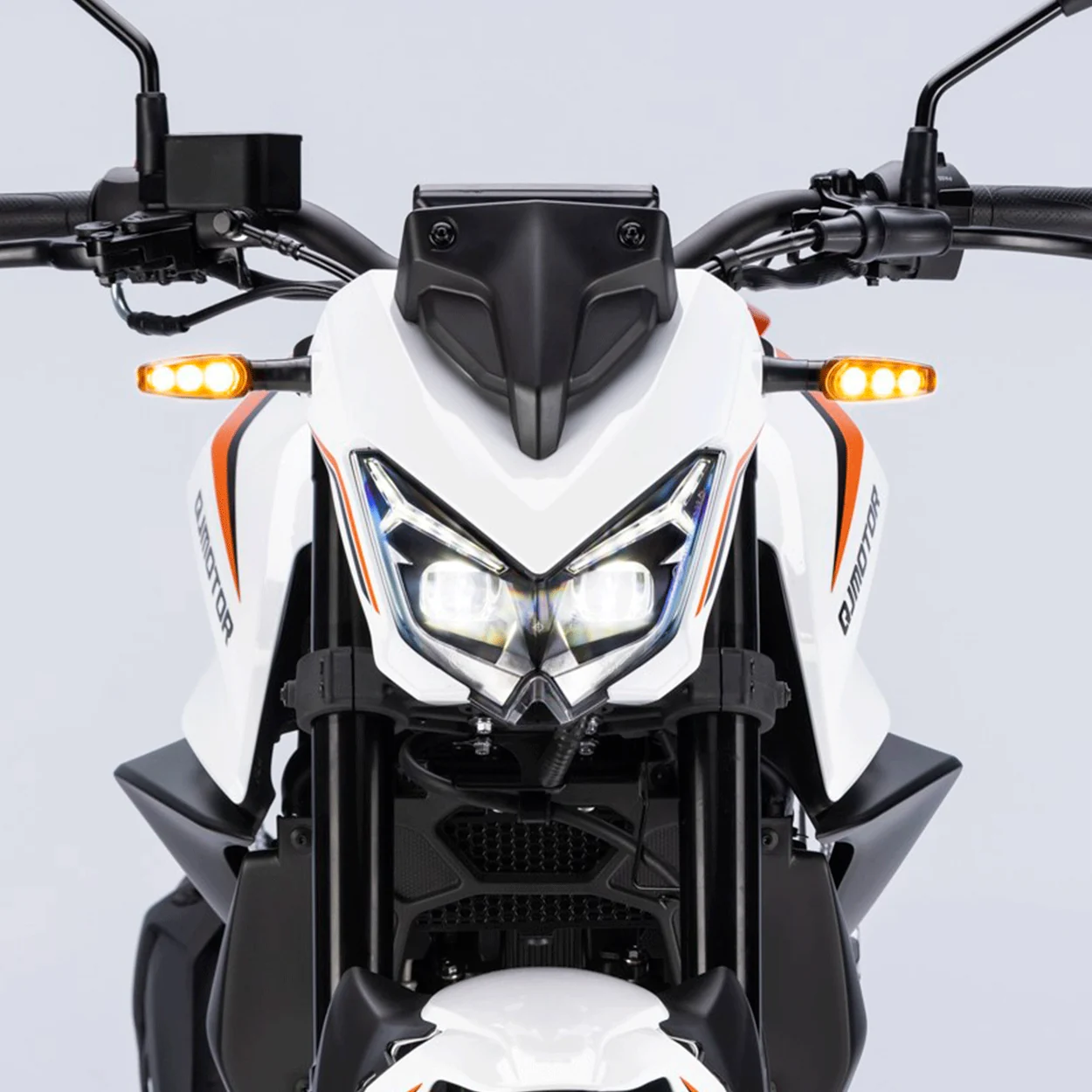ILUMINAÇÃO FULL LED — QJMotor TRX 125